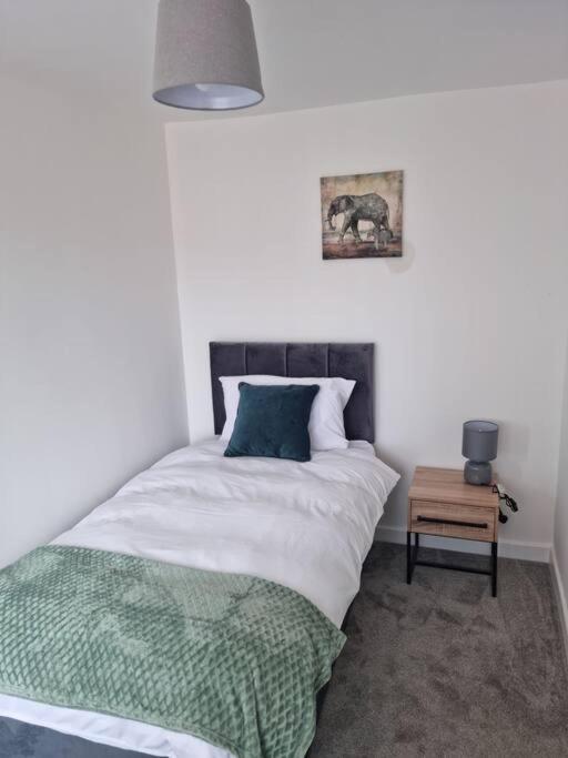 5 Bedroom House - Cheshire Oaks Елсмір-Порт Екстер'єр фото