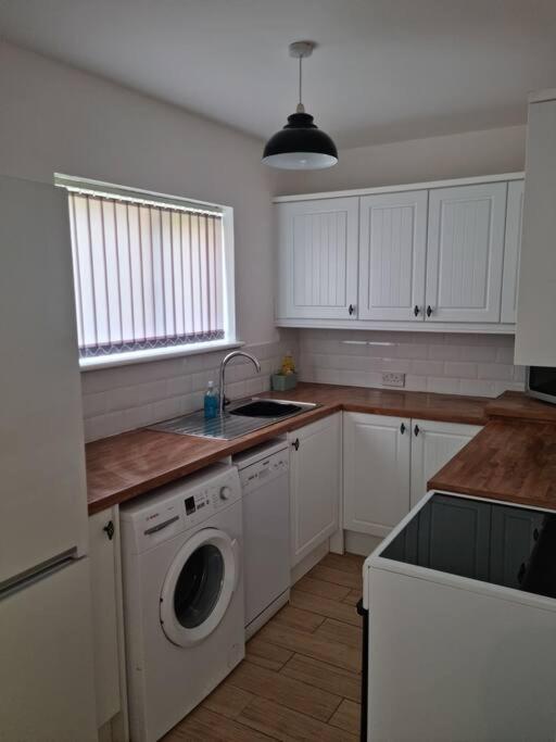 5 Bedroom House - Cheshire Oaks Елсмір-Порт Екстер'єр фото