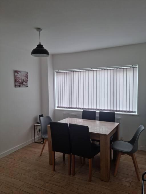 5 Bedroom House - Cheshire Oaks Елсмір-Порт Екстер'єр фото