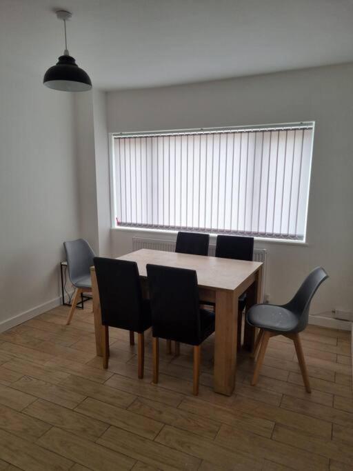 5 Bedroom House - Cheshire Oaks Елсмір-Порт Екстер'єр фото